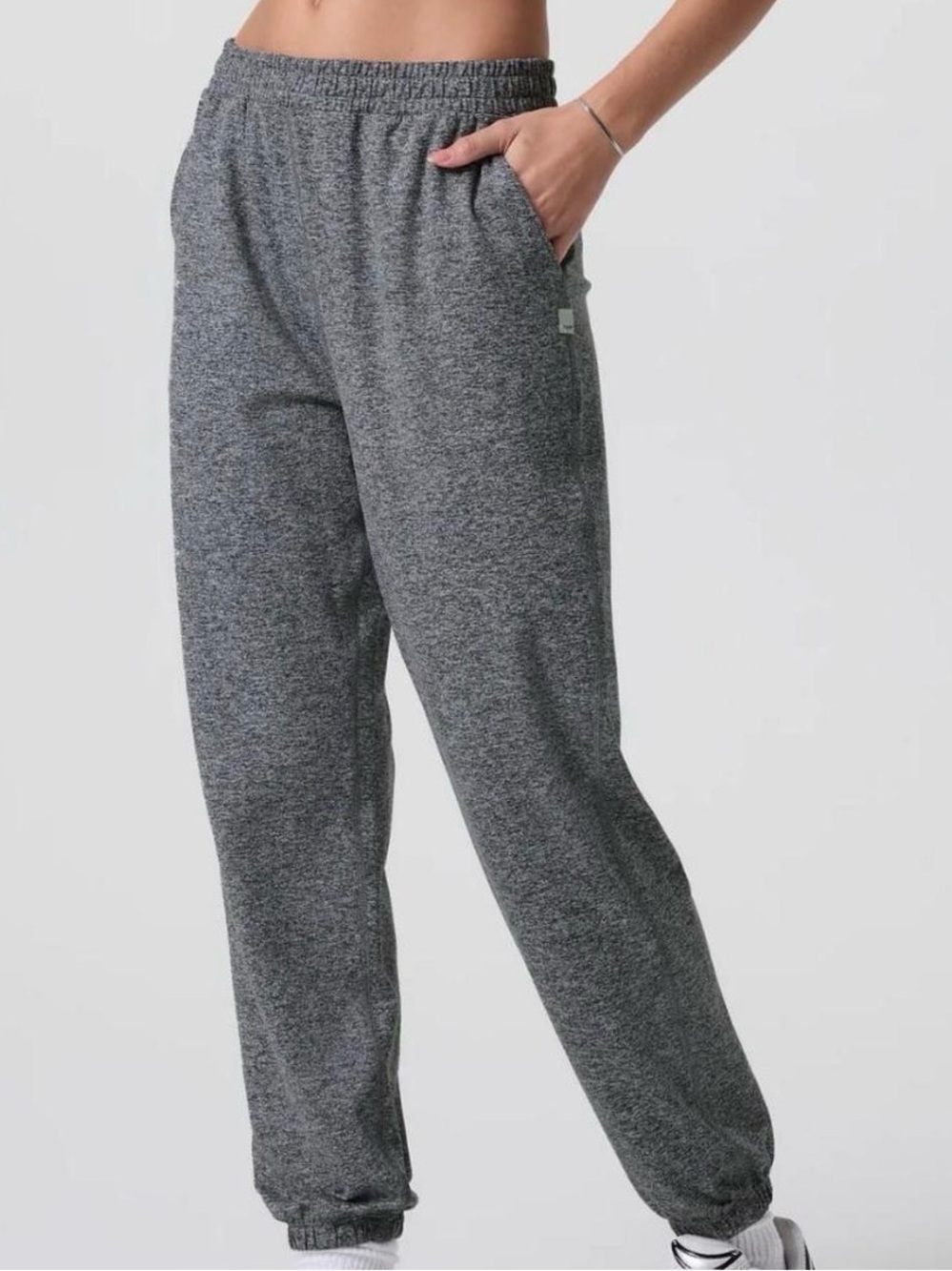 Vuori Women's Boyfriend Jogger $98 Retail Sold Out